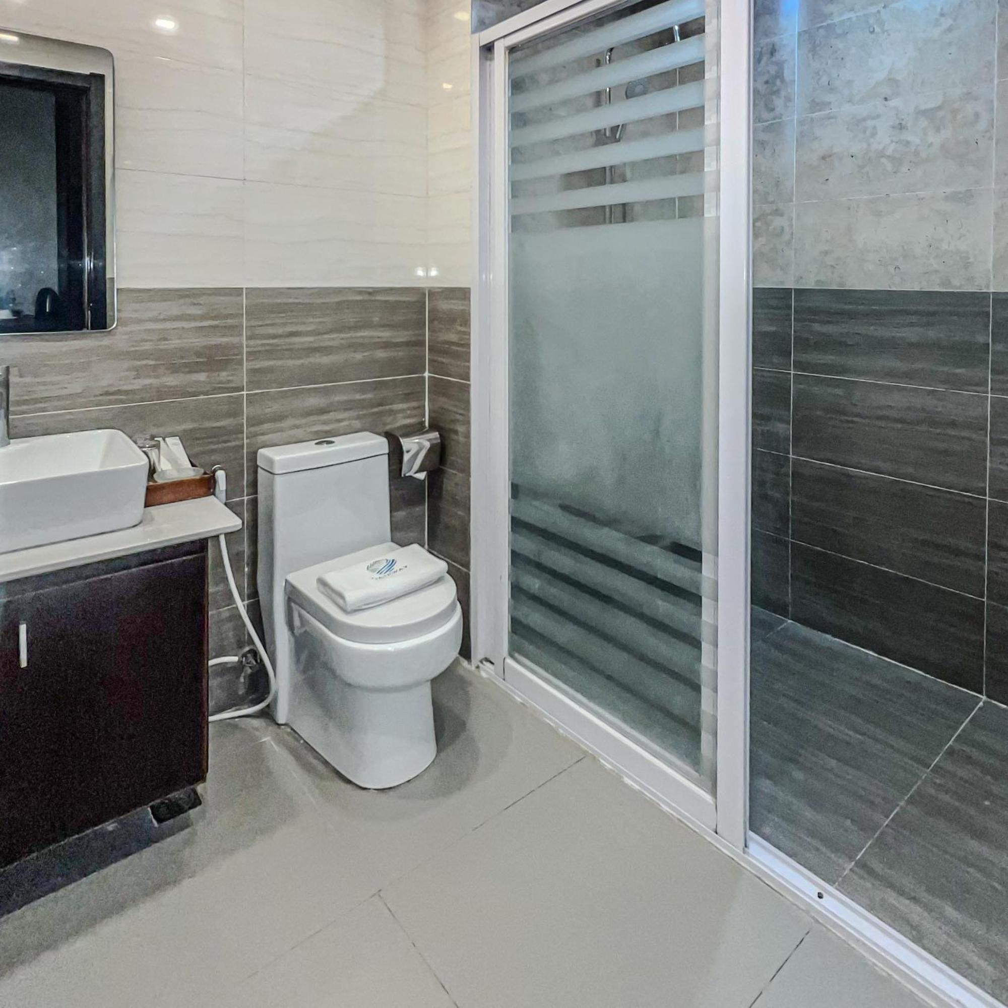 Iloilo Gateway Hotel And Suites Pavia Zewnętrze zdjęcie