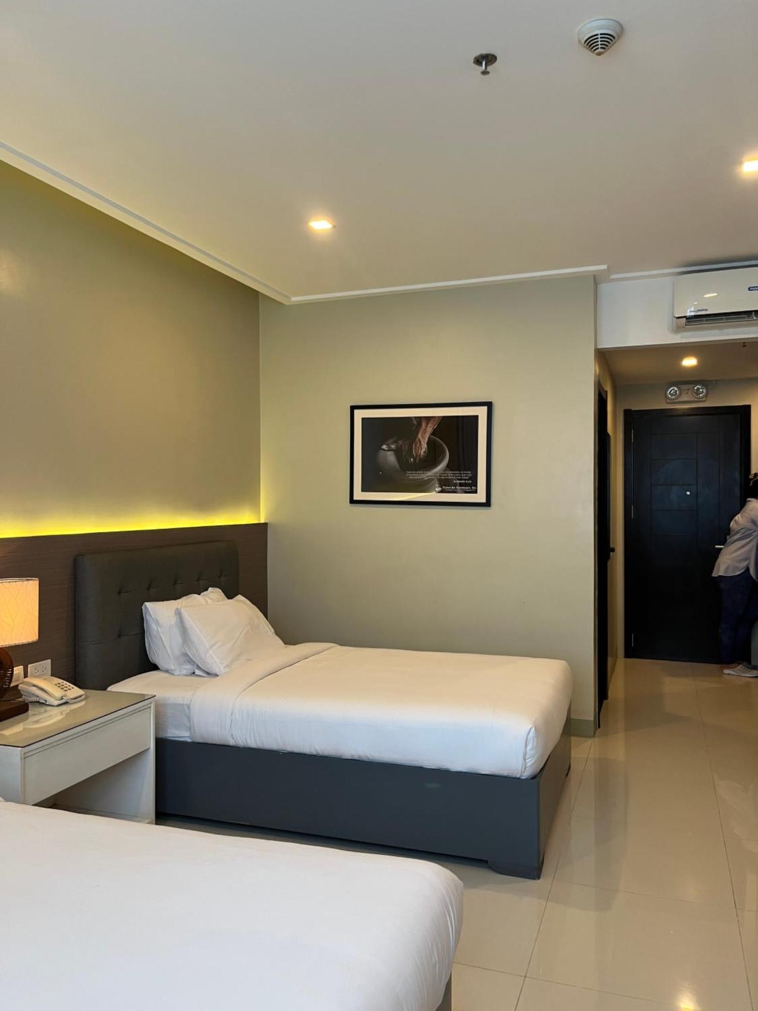 Iloilo Gateway Hotel And Suites Pavia Zewnętrze zdjęcie