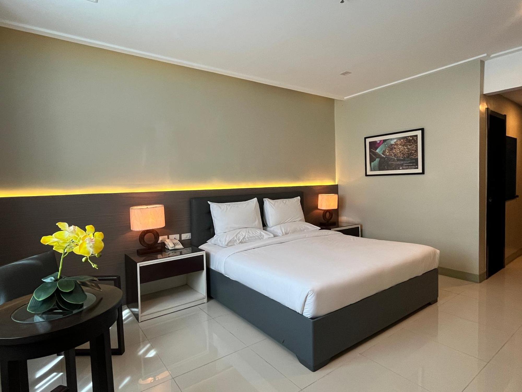Iloilo Gateway Hotel And Suites Pavia Zewnętrze zdjęcie